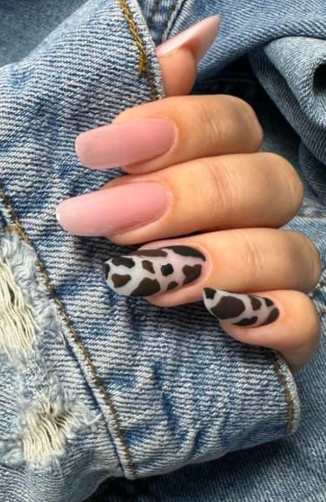 Cow-Print Nageldesign